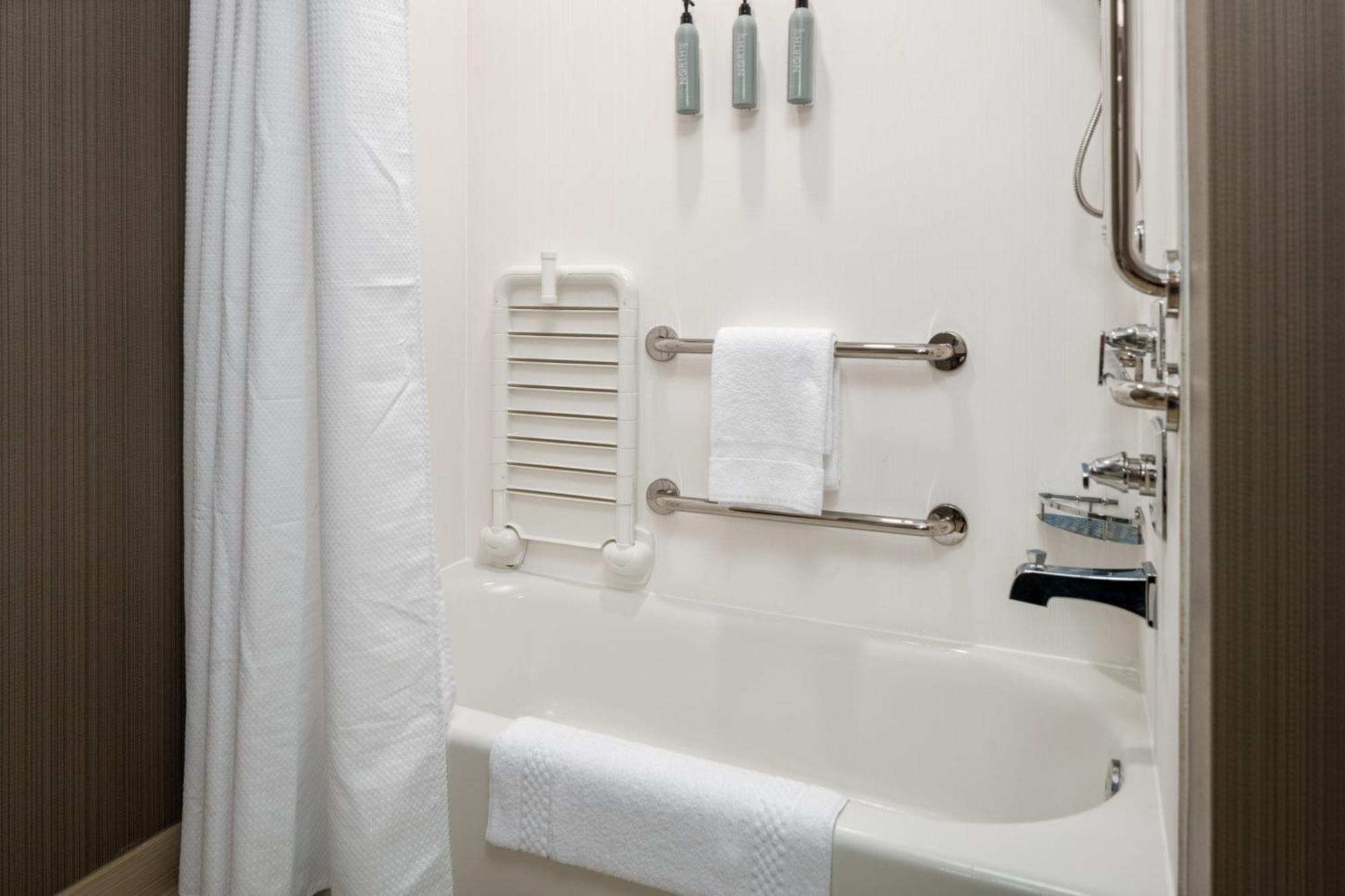 ホテル Courtyard By Marriott Houston Northeast エクステリア 写真